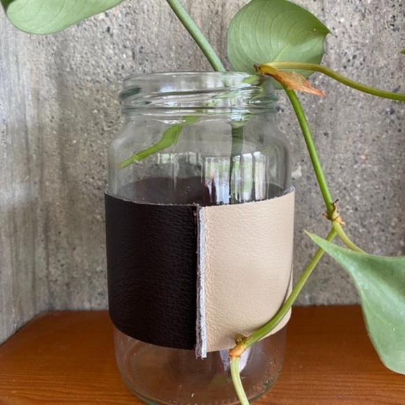 Leather Handcrafted “Coliseum” Propagation Vase - Picture 5 of 11